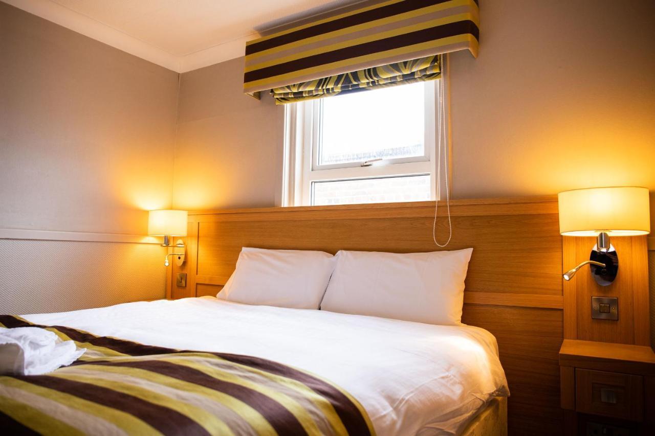 Ambassador Hotel 3*