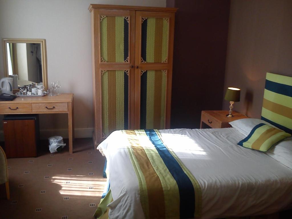 Ambassador Hotel 3*