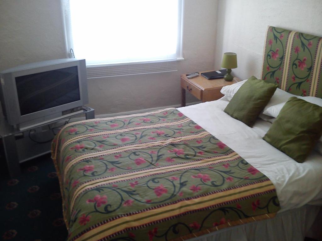 Ambassador Hotel 3*