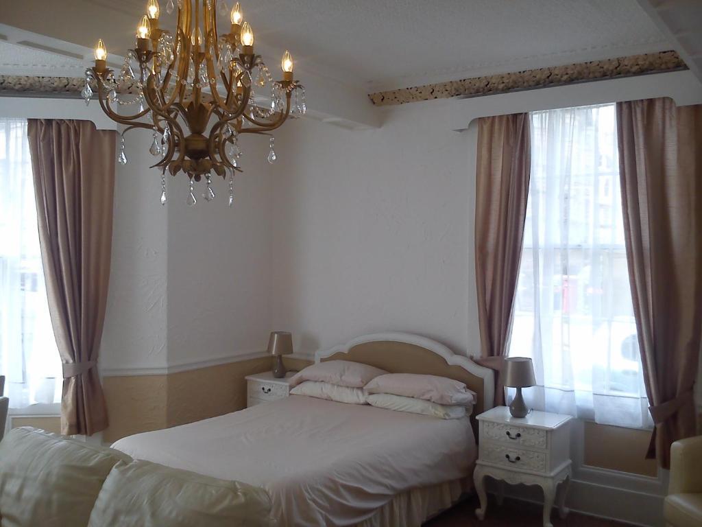 Ambassador 3*